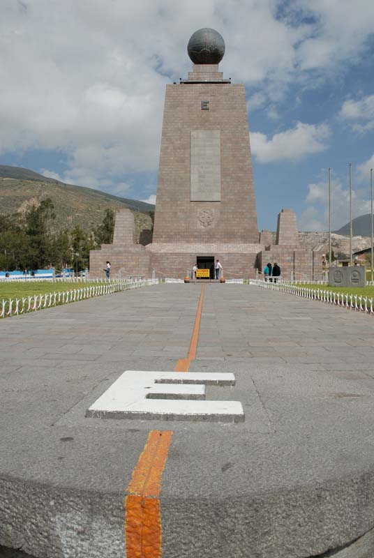 14_4576_QUITO_MITAT_DEL_MONDO